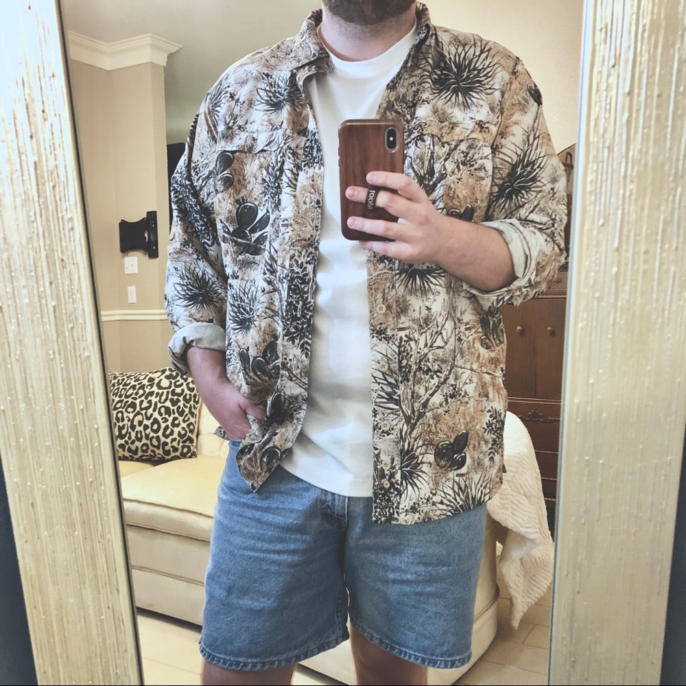 Cool Dad shirt! Men’s camo button down 🙌🏽